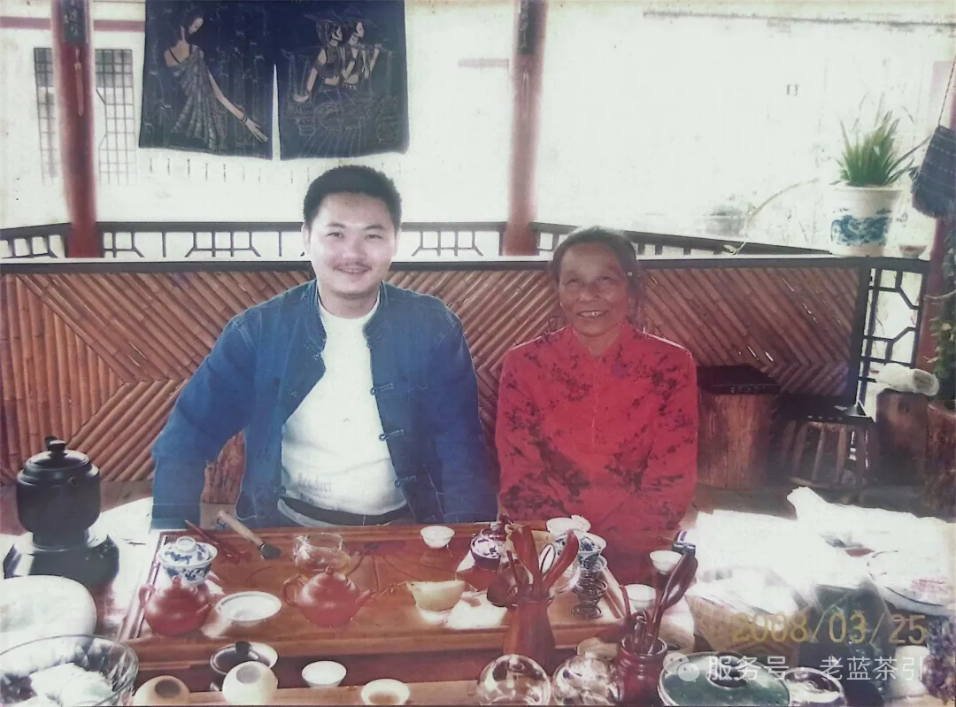 云南茶厂实地考察与茶妈妈合照